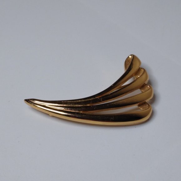 Vintage Monet Decorative Metal Brooch - Picture 2 of 15